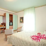 Hotel Oasiclub 4*