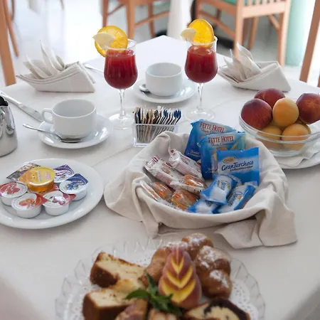 Oasiclub Hotel 4*