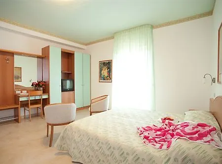 Hotell Oasiclub 4*