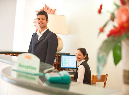 Oasiclub Hotel 4*