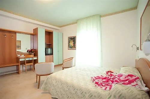 Hotel Oasiclub 4*